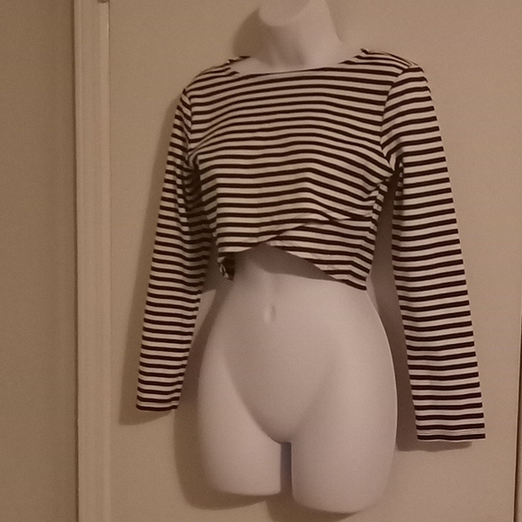 Divided Tops - H&M Divided striped long sleeve crop top